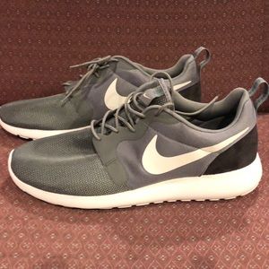 NIKE ROSHERUN HYP  grey   size 12.